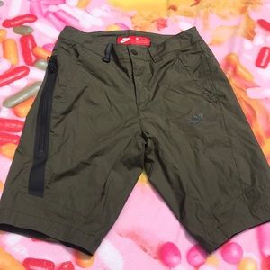 Nike men’s 28 shorts lots of pockets excellent